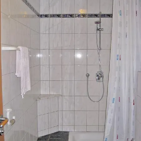 Eifelferien-gaestezimmer-haus-eden *