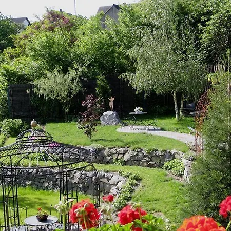Eifelferien-gaestezimmer-haus-eden * Arft